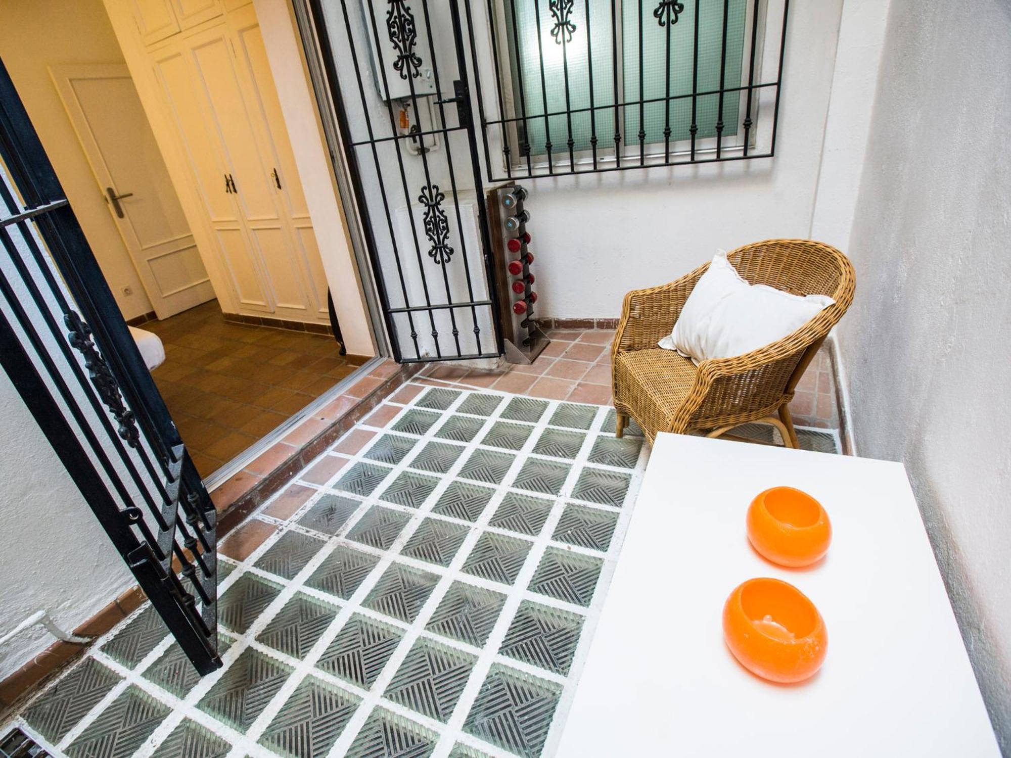 Total Valencia Charming Apartment Bagian luar foto