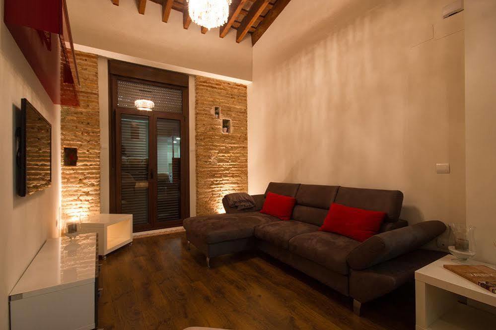 Total Valencia Charming Apartment Bagian luar foto