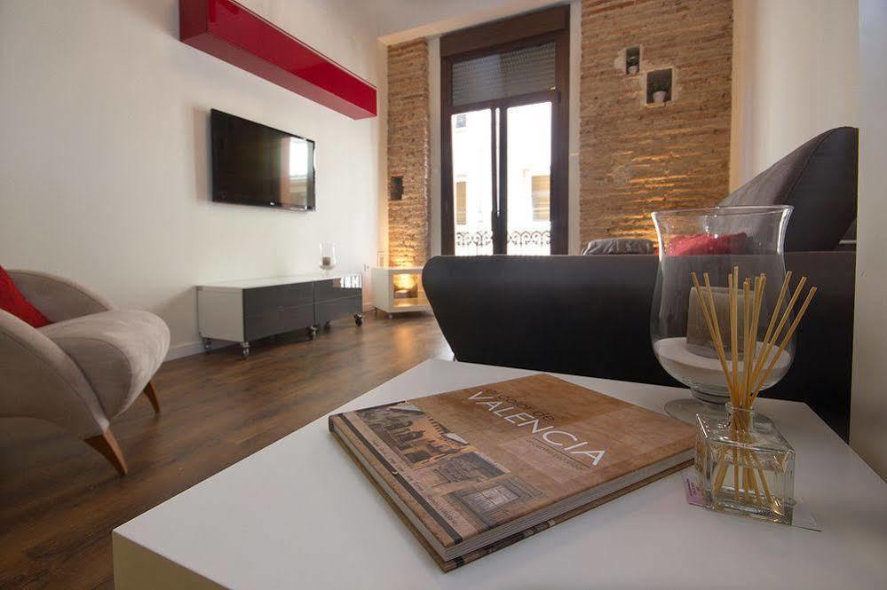 Total Valencia Charming Apartment Bagian luar foto